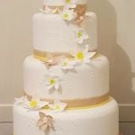 White flowers wedding cake
